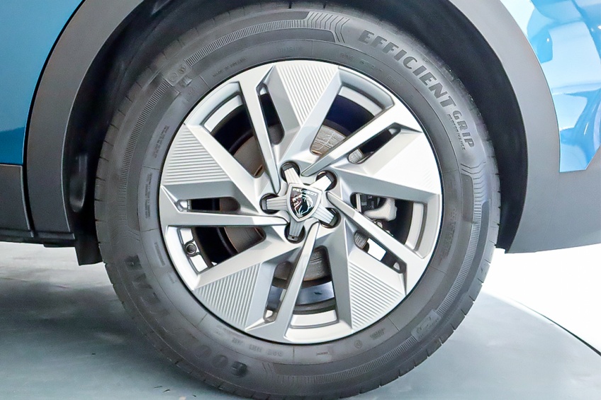 Peugeot 408 ALLURE PLUG-IN HYBRID e-EAT8