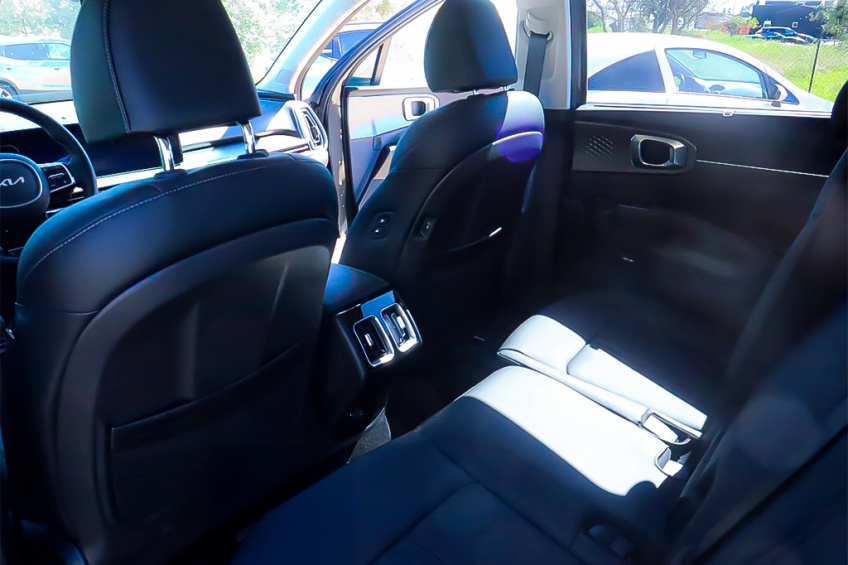 Kia SORENTO 1.6 T-GDI HEV 7L 2WD 6AT CONCEPT + SRF