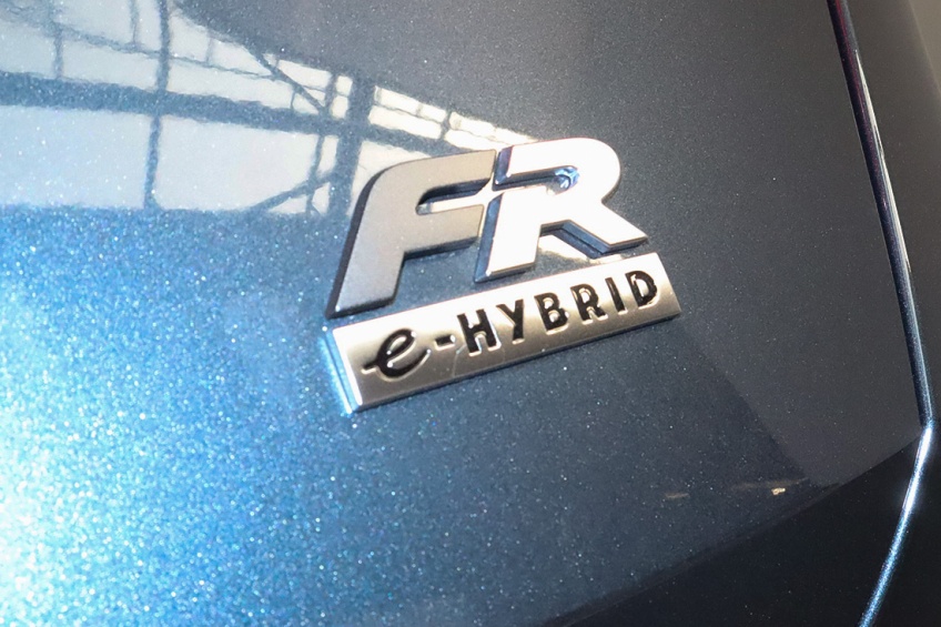 Seat LEON ST 1.5 E-HYBRID PLUG-IN  DSG FR PLUS 6V AUTONOMIA AT 131 KM