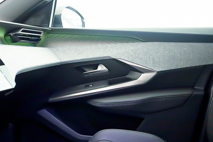 Peugeot 3008 GT HYB 145CV e-DCS6
