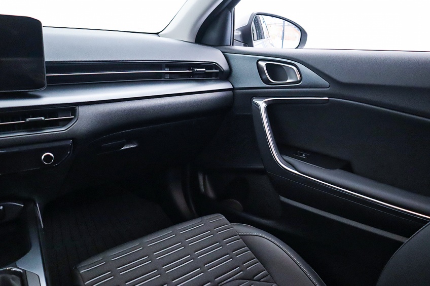Kia XCEED 1.0 T-GDI 6MT DRIVE