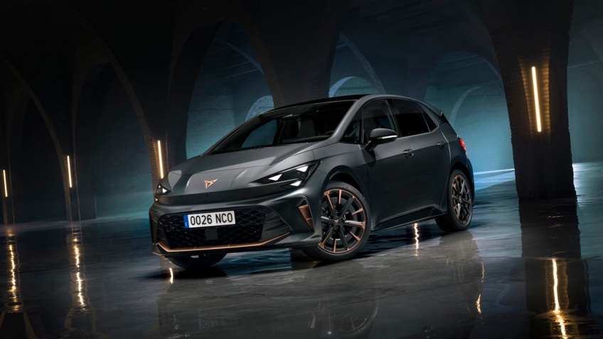 Novo CUPRA Born traz desempenho eletrizante com um novo design marcante, interiores melhorados e mais tecnologia