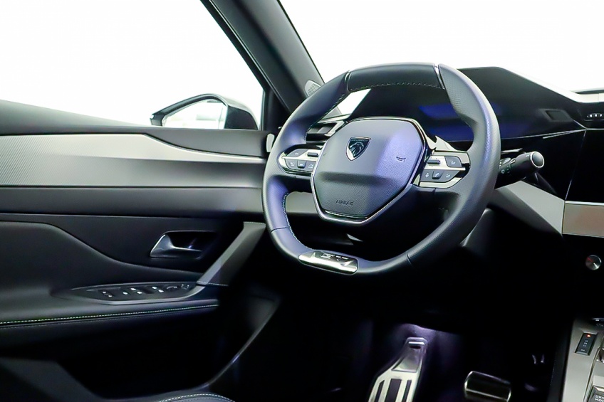 Peugeot 408 GT GT. EAT8