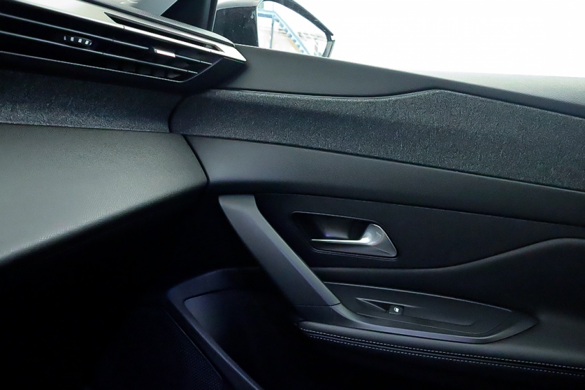 Peugeot 408 ALLURE PLUG-IN HYBRID e-EAT8