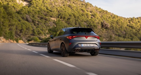 O novo CUPRA Leon VZ Extreme 325 chega � estrada com tra��o dianteira mais potente de sempre.