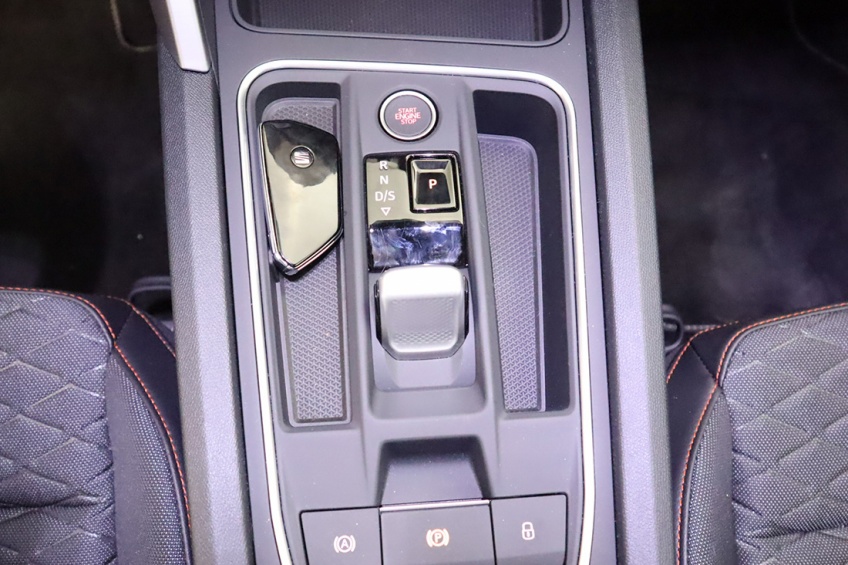 Seat LEON ST 1.5 E-HYBRID PLUG-IN  DSG FR PLUS 6V AUTONOMIA AT 131 KM