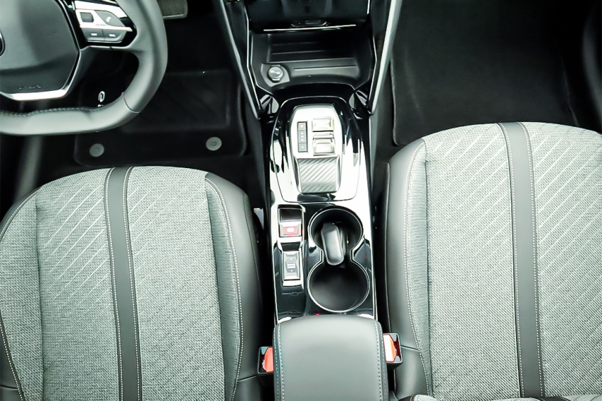 Peugeot E-208 ALLURE ELETRICO 158CV BATERIA 51 KWH