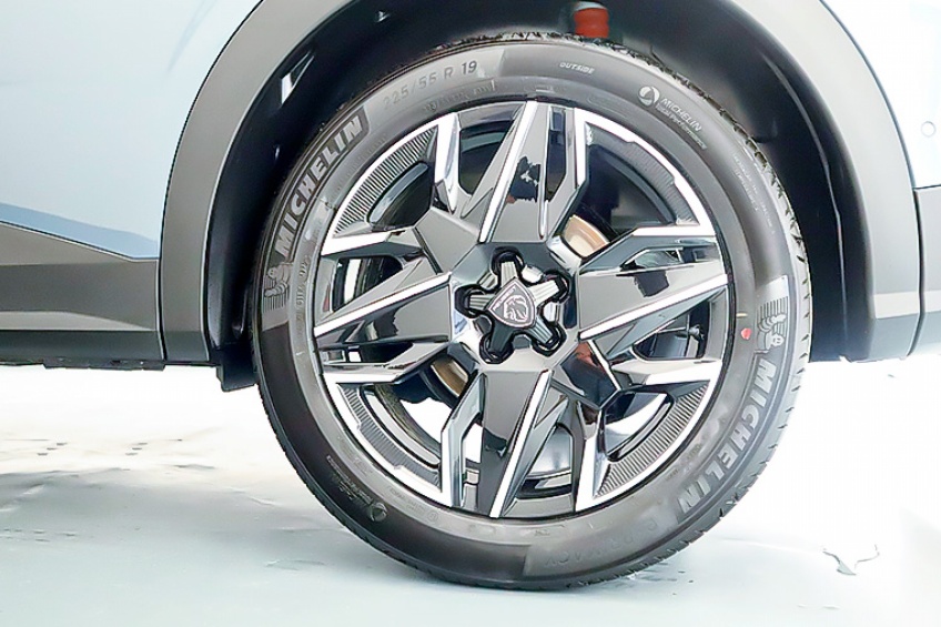 Peugeot 3008 GT HYB 145CV e-DCS6