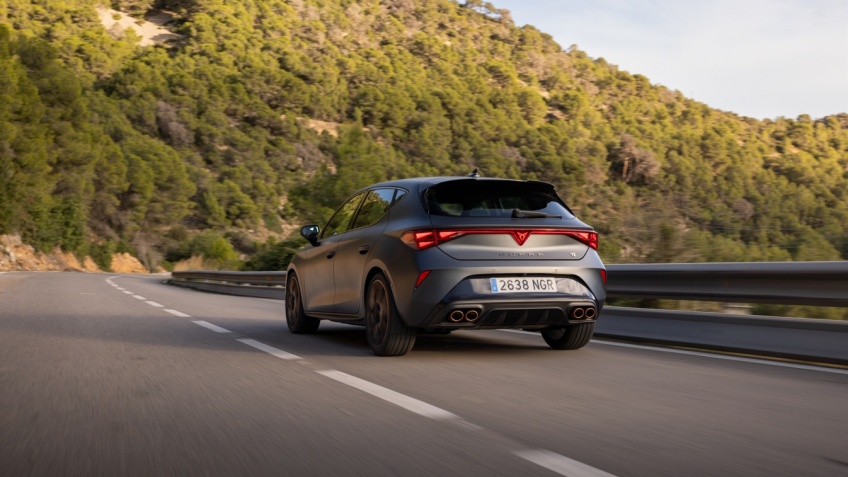 O novo CUPRA Leon VZ Extreme 325 chega � estrada com tra��o dianteira mais potente de sempre.