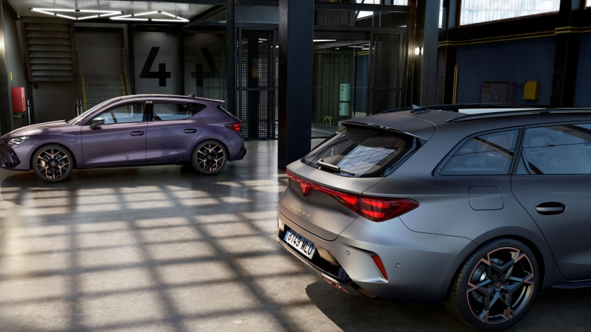 CUPRA atualiza Formentor e Leon com faris Matrix LED Ultra, Assistente de Trnsito Cruzado Frontal e nova cor Dark Void