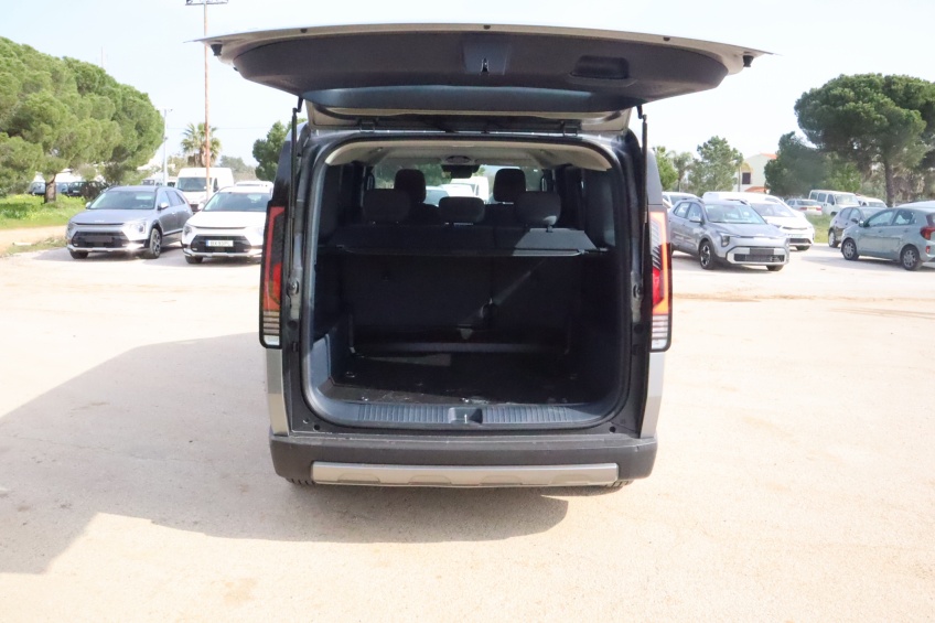 Kia PV5 PASSENGER 71,2 kWh 5L + V2L
