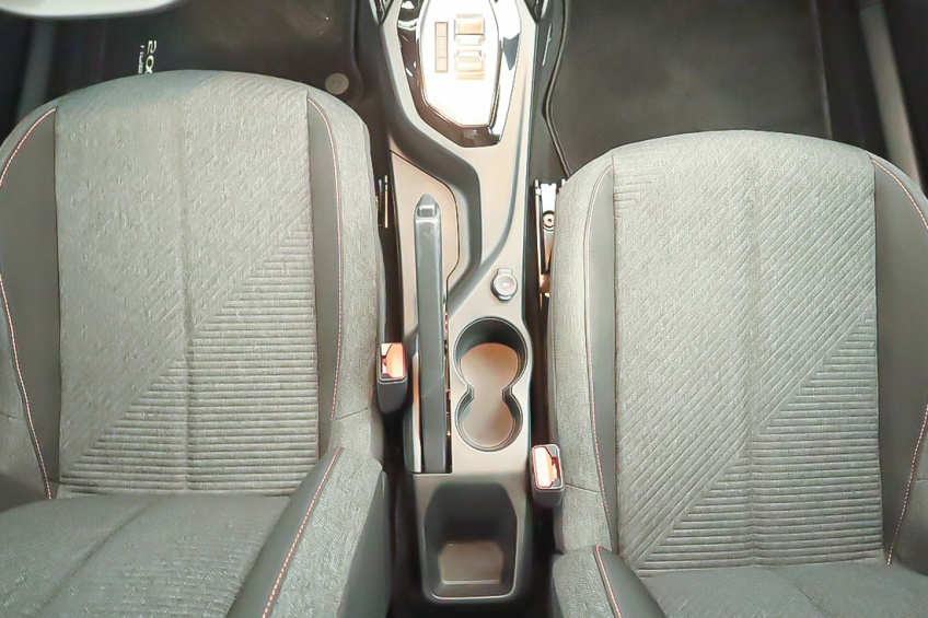 Peugeot 2008 STYLE HYBRID 145CV E-DCS6