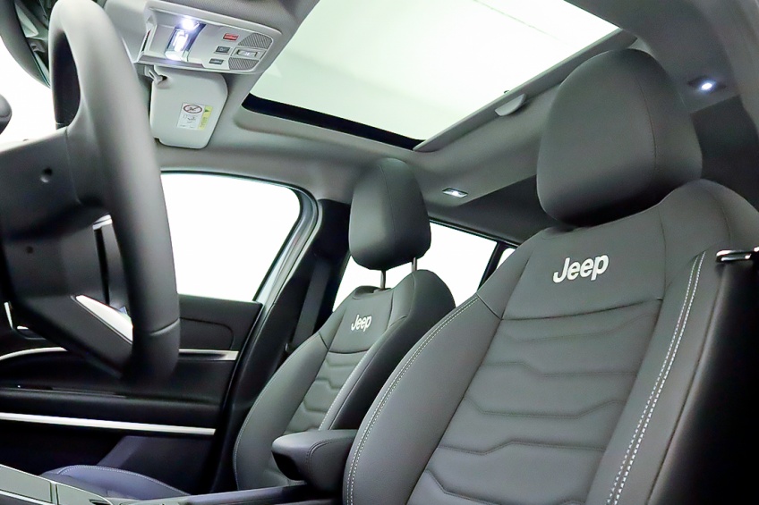 Jeep AVENGER Summit Plus