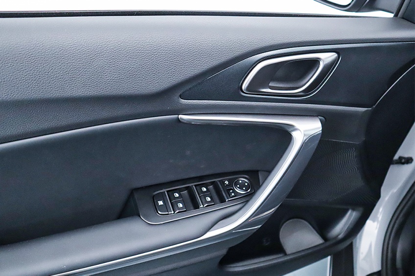 Kia XCEED 1.0 T-GDI 6MT DRIVE