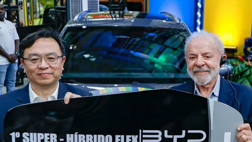 A BYD atinge produo de 14 milhes de veculos e revela o revolucionrio Super Hbrido Plug-in com tecnologia de biocombustvel.