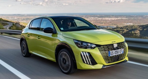 Carro Frota do Ano: PEUGEOT E-208 ELEITO UTILITRIO DO ANO NOS PRMIOS ANUAIS DA AYVENS EM PORTUGAL