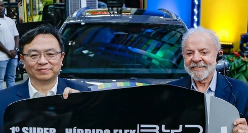 A BYD atinge produo de 14 milhes de veculos e revela o revolucionrio Super Hbrido Plug-in com tecnologia de biocombustvel.