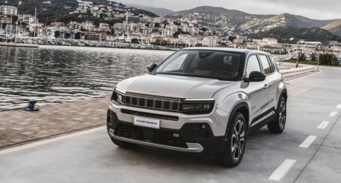 Jeep® Avenger alcança as 100.000 encomendas elevando a novos patamares o sucesso da marca Jeep