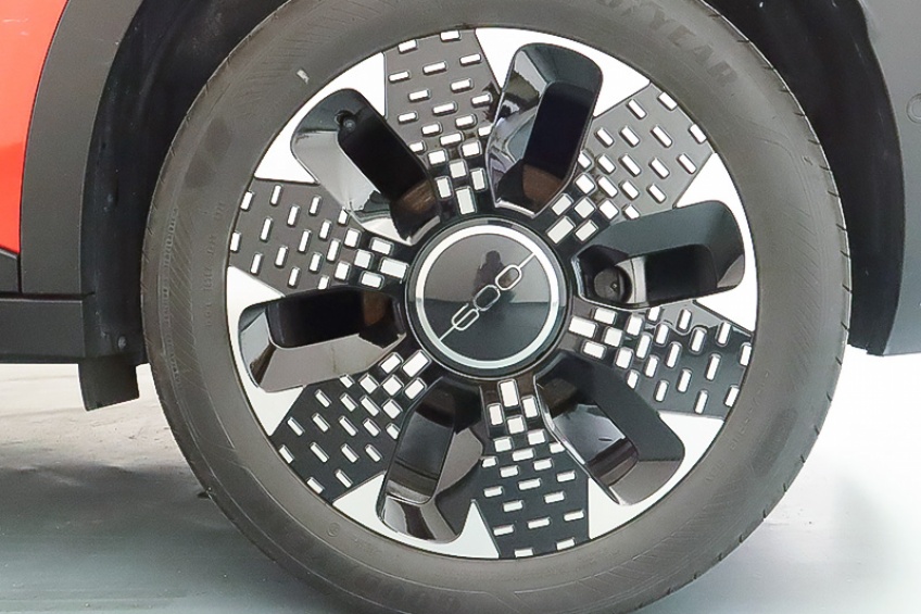 Fiat 600E EL�TRICO LA PRIMA