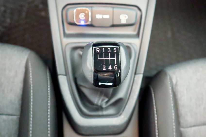 Kia STONIC 1.0T-GDi 6MT DRIVE