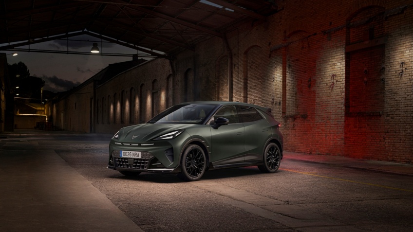 CUPRA estreia-se no Sal�o Autom�vel de Paris com a apresenta��o do Raval CUSTOM CUPRA by ABT e da equipa CUPRA KIRO de F�rmula E