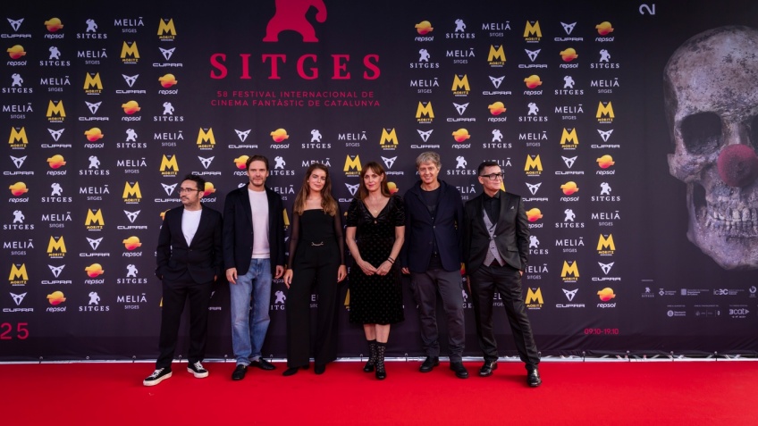 CUPRA faz histria no Festival de Cinema de Sitges ao transmitir em direto as estreias de Vieja Loca (J.A. Bayona) e Seuelo (Martha G. Ayerbe), vencedor do concurso The Dream Makers