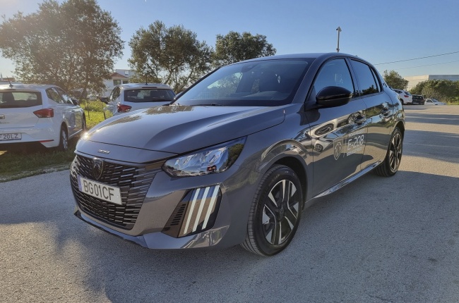 Peugeot e-208 Allure Pack 50 KWh 136 Cv Peugeot e-208 Allure Pack 50 KWh 136 Cv